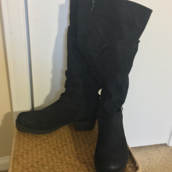 boots - Picture 2 of 3